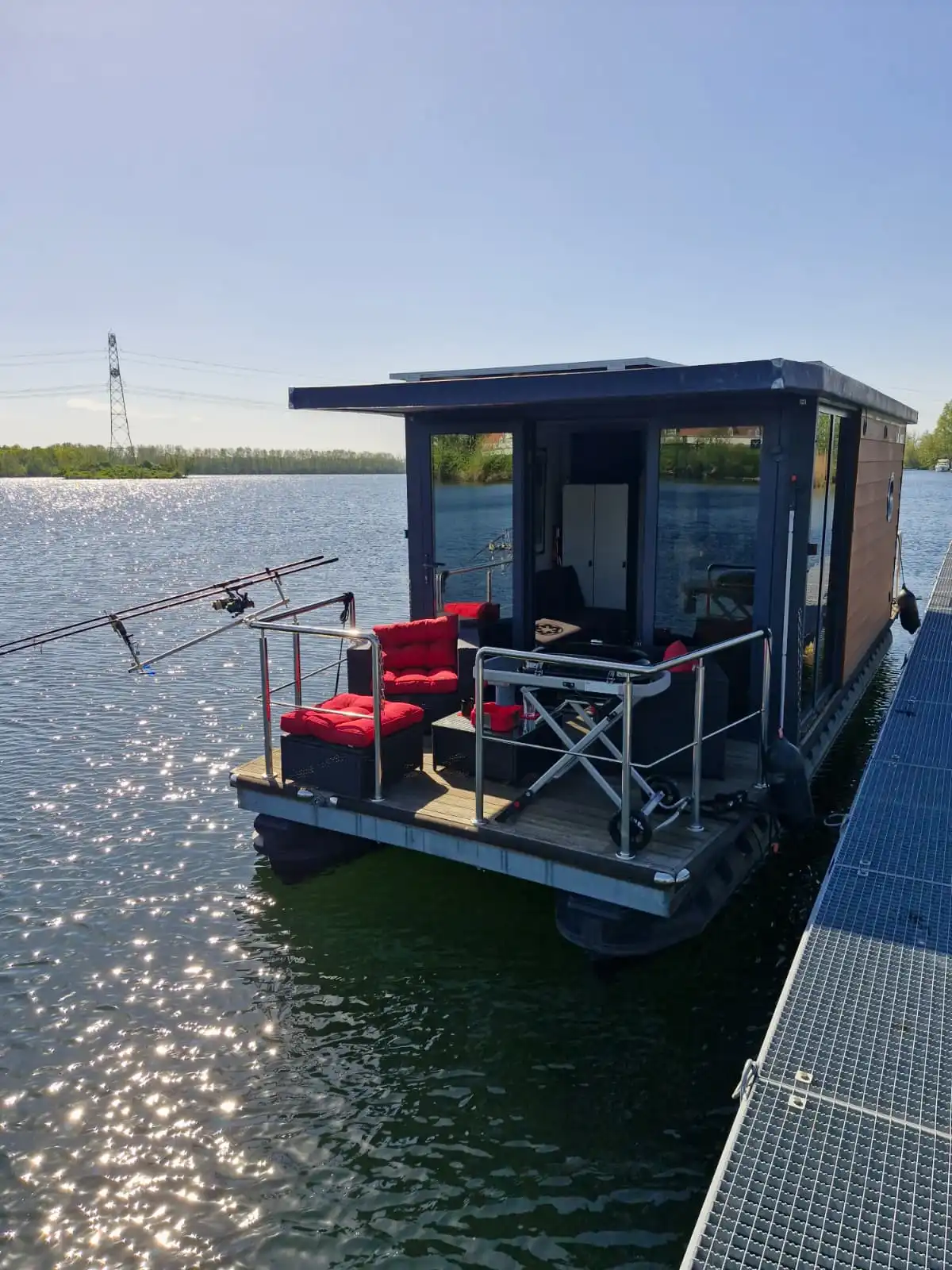 La Mare Tiny Houseboat te huur in Maasbracht